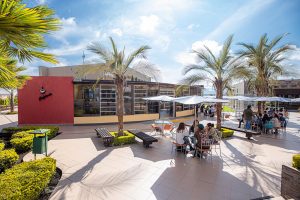 Opciones académicas en la Feria PUCESA 2022