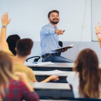 Propuesta laboral – Título de tercer nivel o cuarto nivel en Educación, Teología o afines